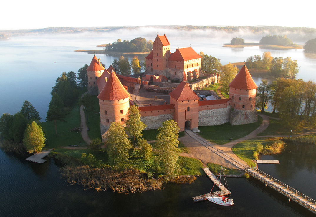 Тракайский Замок В Литве